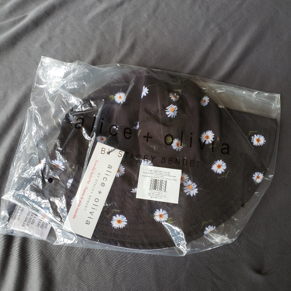 Alice & Olivia Bucket Hat - Picture 3 of 3